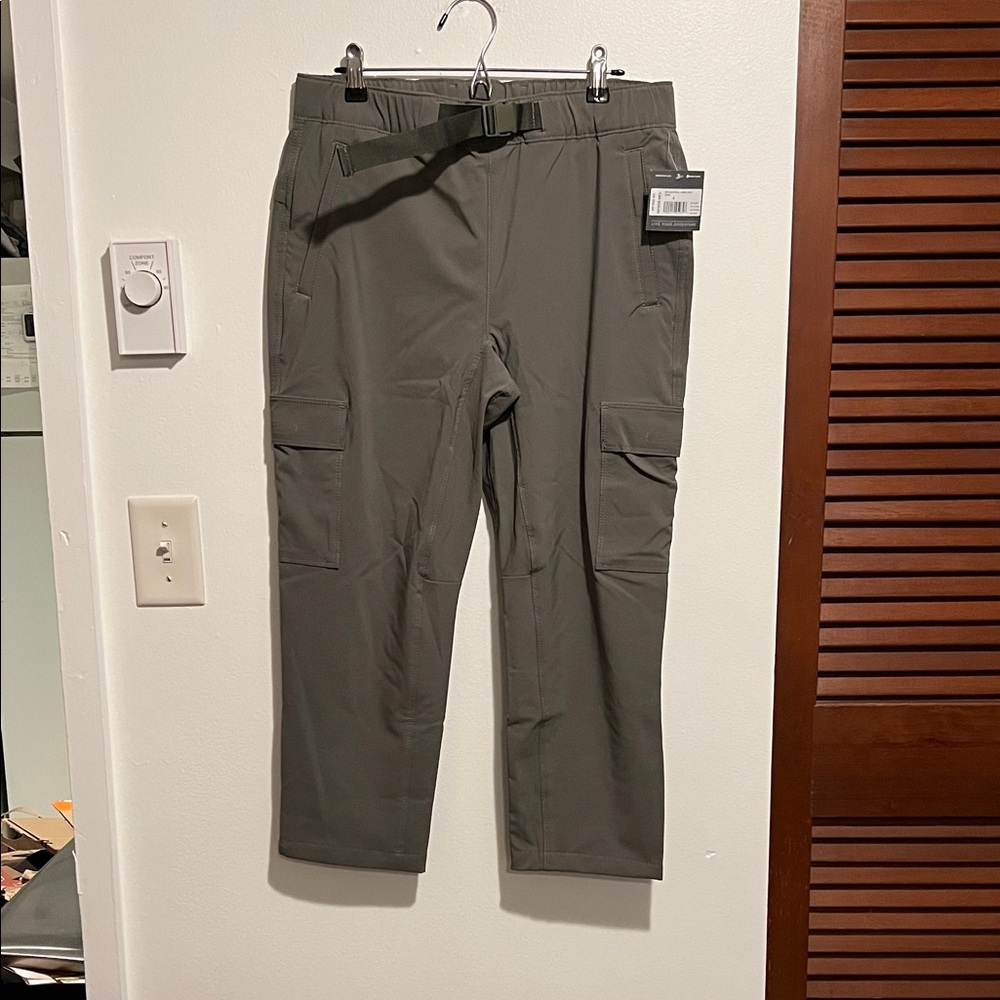 Eddie Bauer Women's Olive Green Cargo Crop Pants